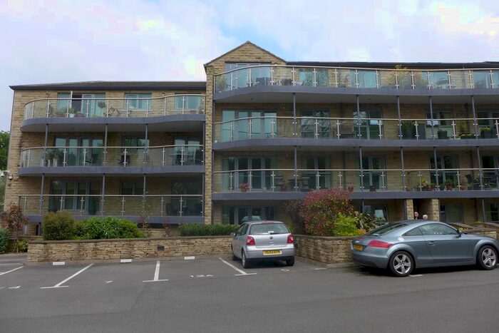 2 Bedroom Flat To Rent In Somersbury Court, Somerset Road, Huddersfield, HD5
