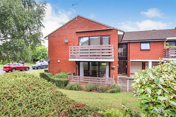 2 Bedroom Flat To Rent In Tuffnells Way, Harpenden, AL5