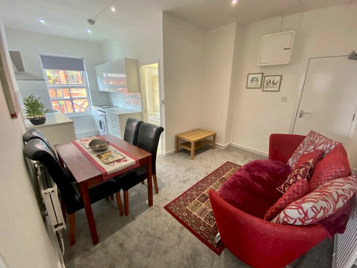 2 Bedroom Apartment To Rent In Alderson Road, L15