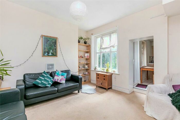 4 Bedroom Flat To Rent In Barry Road, Dulwich, London, SE22