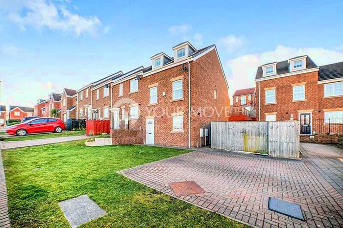 3 Bedroom End Of Terrace House To Rent In Masseys View, Blaydon-on-tyne, Tyne And Wear, NE21