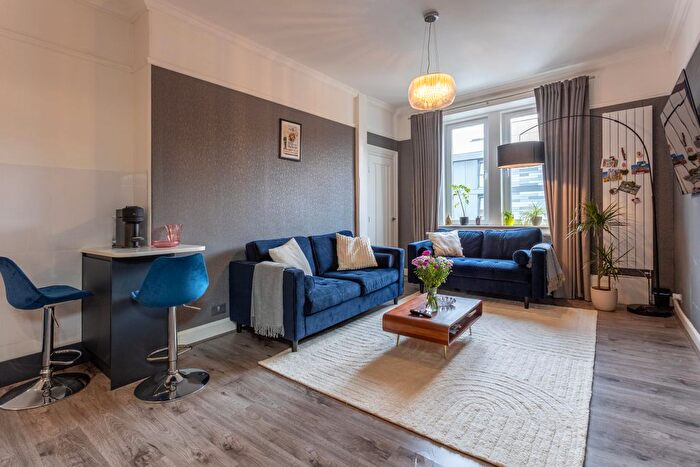 1 Bedroom Flat To Rent In Gibson Terrace, Fountainbridge, Edinburgh, EH11