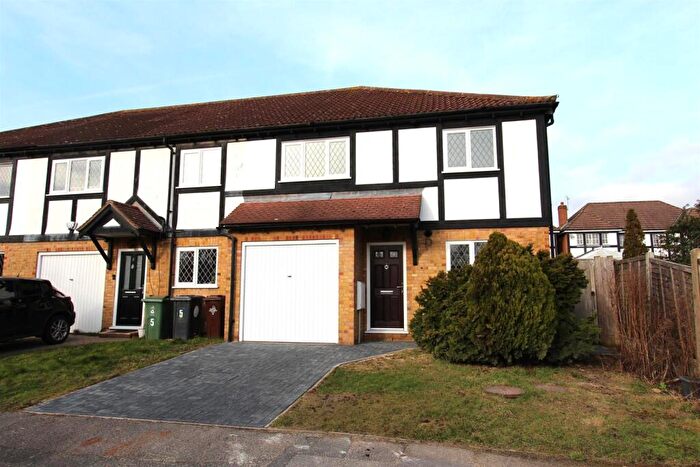 4 Bedroom End Of Terrace House To Rent In Carbis Close, North Chingford, E4