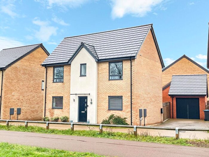 3 Bedroom Detached House For Sale In Hardy Close, Glebe Farm, Milton Keynes, MK17