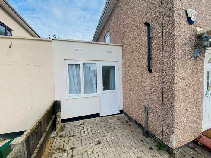 1 Bedroom Flat To Rent In Swanmoor Crescent, Bristol, BS10