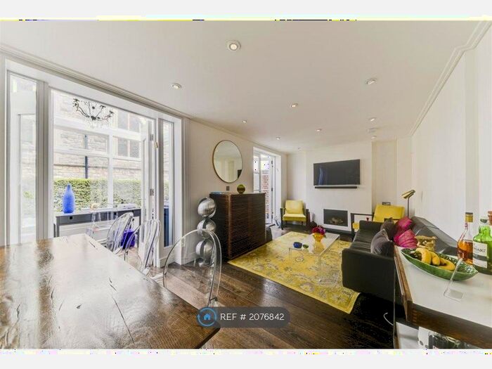 2 Bedroom Detached House To Rent In The Ridgeway, London, NW7