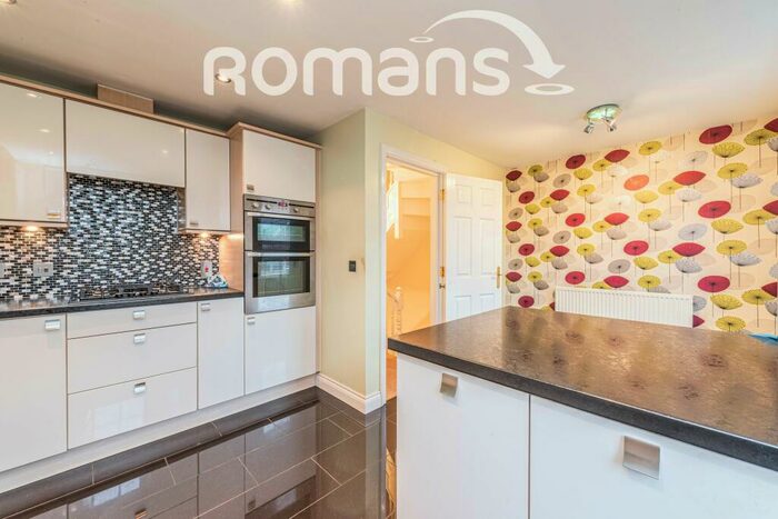 4 Bedroom Town House To Rent In Chrysanthemum Drive, Shinfield, RG2