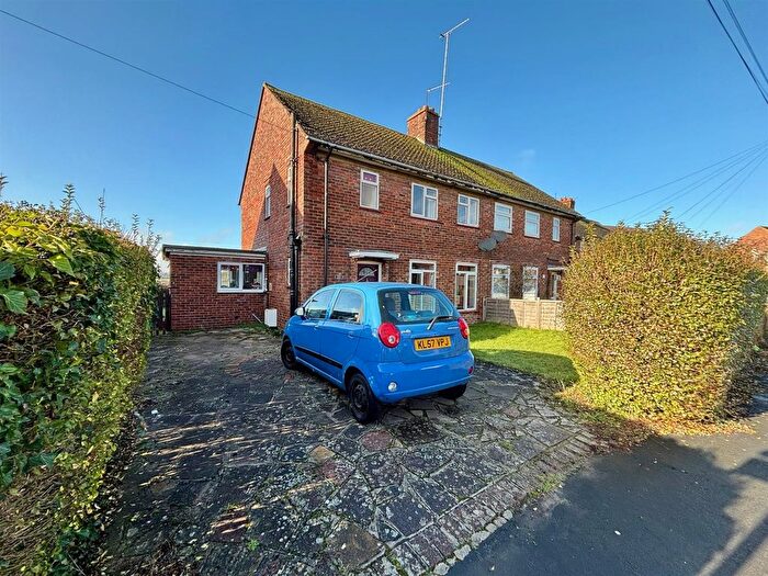 3 Bedroom Semi Detached House For Sale In Hillfield Road, Dunton Green, Sevenoaks, TN13