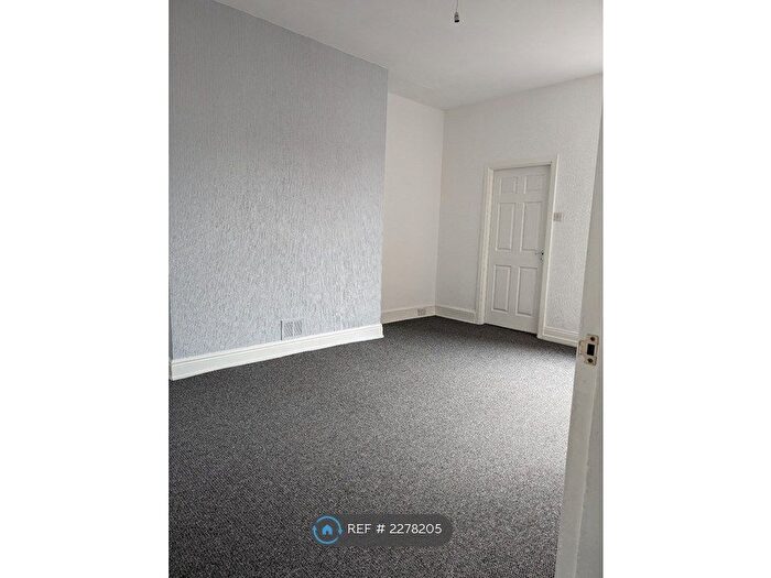 3 Bedroom Flat To Rent In Durham Road, Gateshead, NE8