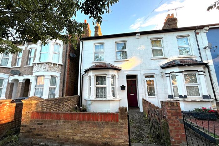 3 Bedroom End Of Terrace House For Sale In Dudley Road, Southall, UB2