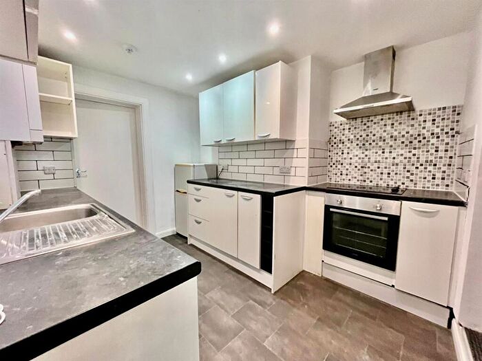 2 Bedroom Flat To Rent In Clifton Road, Worthing, BN11