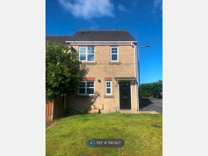 3 Bedroom End Of Terrace House To Rent In Braine Croft, Bradford, BD6