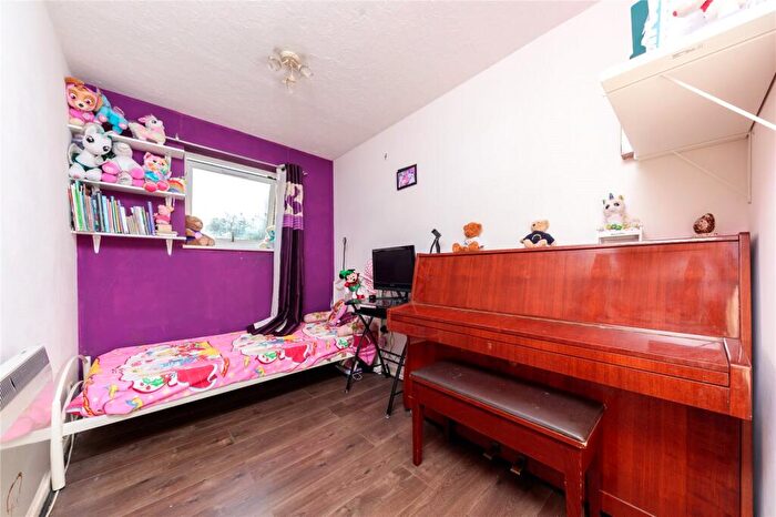 2 Bedroom Flat To Rent In Barnfield Place, Millwall, E14