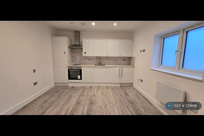 Studio To Rent In Lind Road, Sutton, SM1