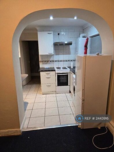 2 Bedroom Flat To Rent In Knights Hill, London, SE27