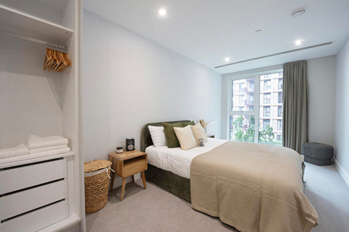 2 Bedroom Apartment To Rent In Moat Street, London, SW11