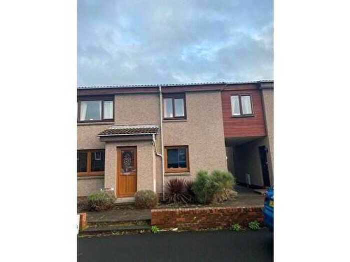 3 Bedroom Flat To Rent In Forth Court, Forth Street, Dunfermline, KY12