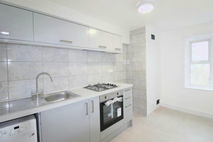1 Bedroom Flat To Rent In Knights Hill, London, SE27