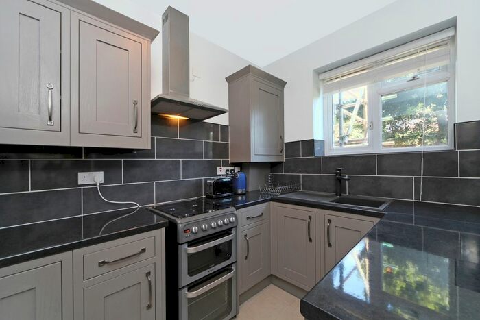 2 Bedroom Flat To Rent In Nelsons Row, London, SW4