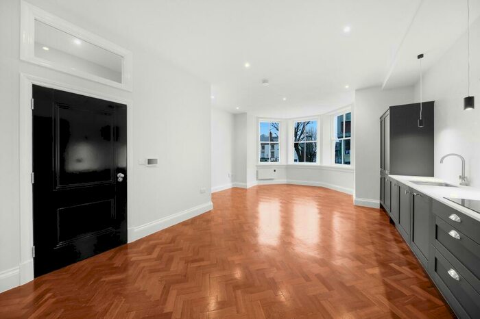 2 Bedroom Apartment To Rent In New Square, Chesterfield, S40