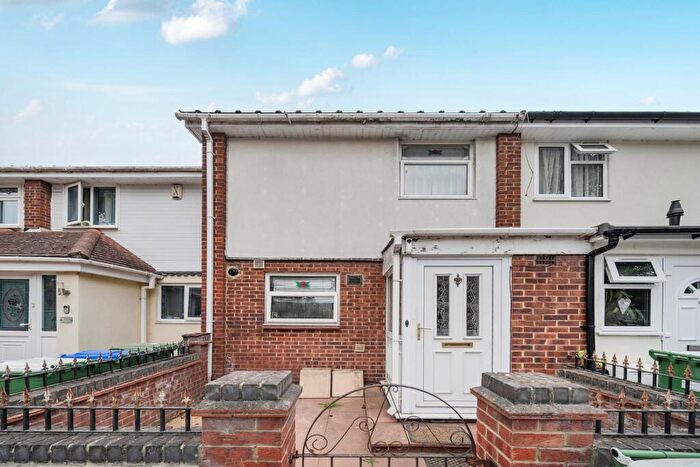 3 Bedroom House For Sale In Whernside Close, London, SE28