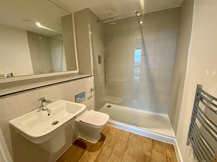 2 Bedroom Apartment To Rent In South Central, Essex Street, B5
