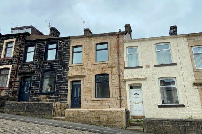 3 Bedroom Property To Rent In Hall Street, Colne, BB8