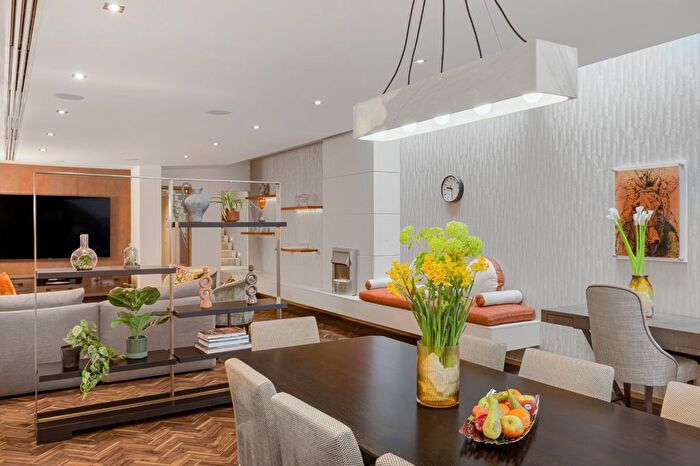4 Bedroom Town House To Rent In Cheval Place, Knightsbridge, London, United Kingdom, SW7