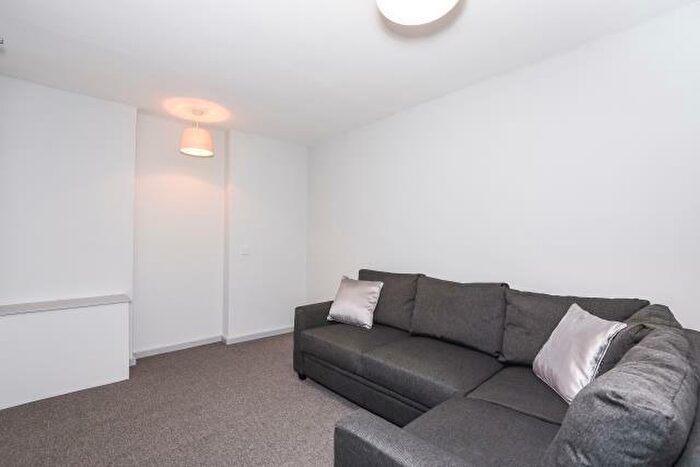 3 Bedroom Apartment To Rent In Pickett Avenue, Headington, Hmo Ready / Sharers, OX3