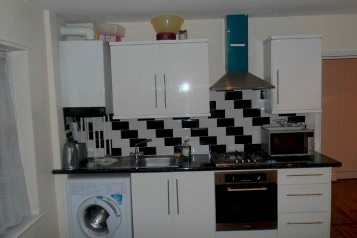 1 Bedroom Flat To Rent In Lower Addiscombe Road, Croydon, CR0