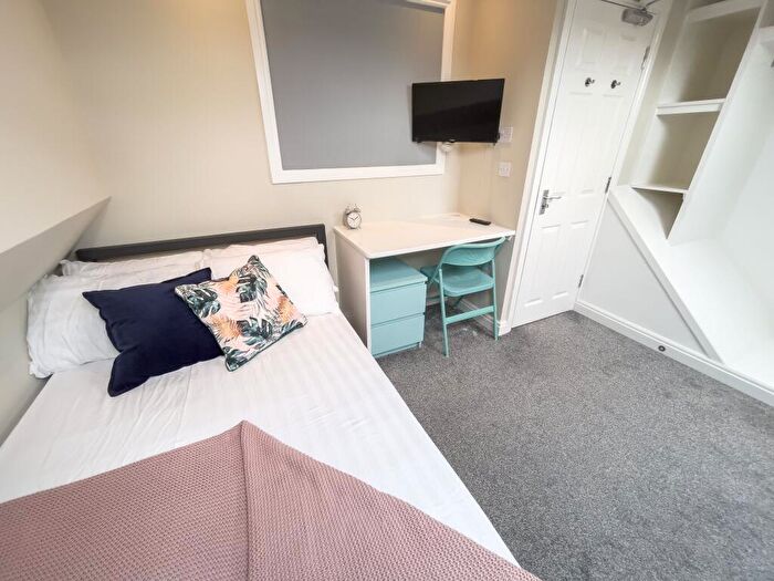 1 Bedroom House To Rent In Leopold Road, L7
