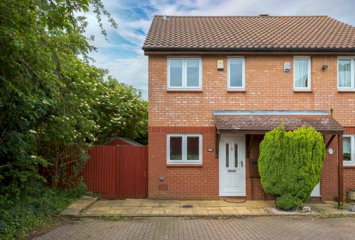 2 Bedroom Semi-Detached House To Rent In Pettingrew Close, Walnut Tree, MK7