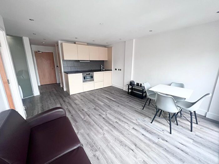 2 Bedroom Apartment To Rent In North West, Talbot Street, NG1