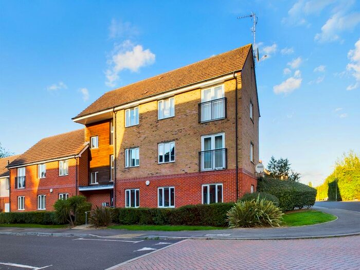 2 Bedroom Flat To Rent In Skippetts Gardens, Basingstoke, RG21