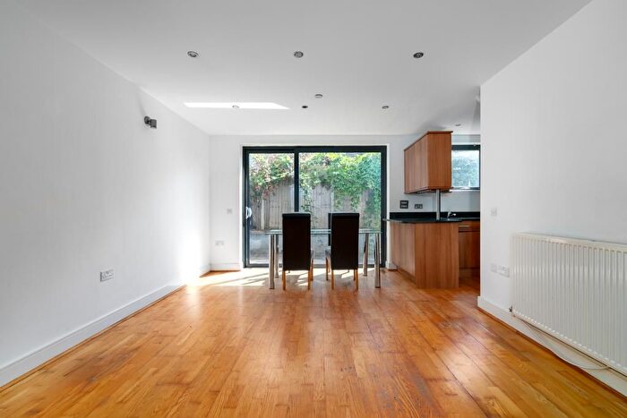 3 Bedroom Terraced House For Sale In La Rose Lane, London, N15