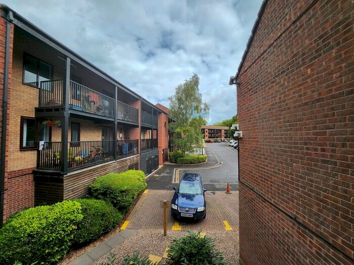 2 Bedroom Flat To Rent In Grove Road, Nottingham, Nottinghamshire, NG7