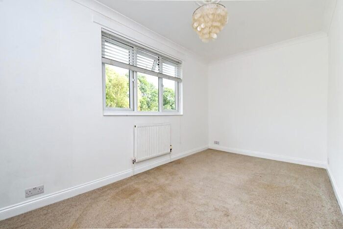 4 Bedroom Semi-Detached House For Sale In Southborough Lane, Bromley, BR2