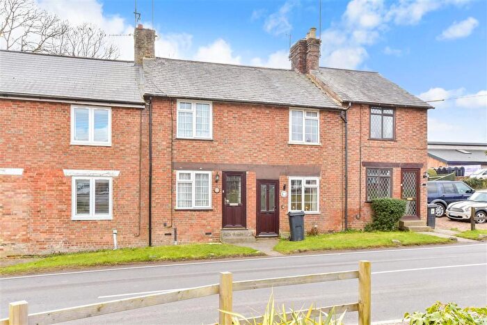 2 Bedroom Cottage For Sale In Warehorne Road, Hamstreet, Ashford, Kent, TN26