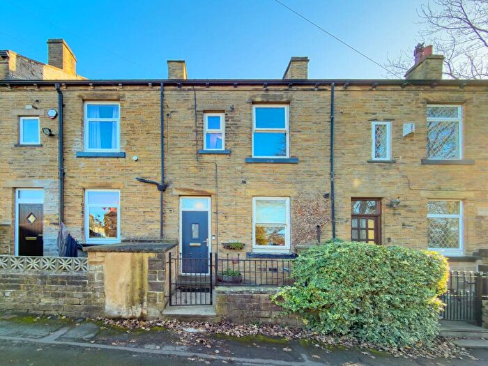 3 Bedroom Terraced House For Sale In Allencroft, Birkenshaw, BD11