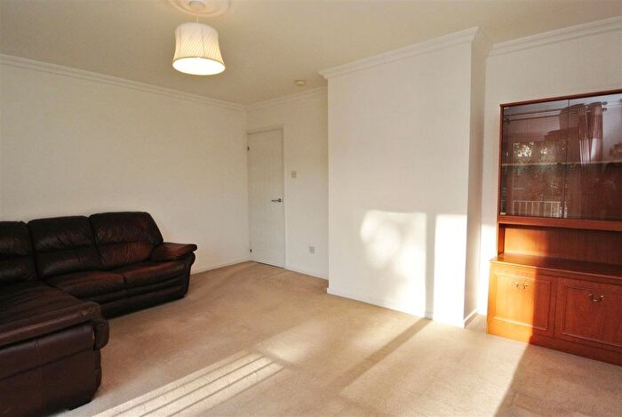 3 Bedroom Flat For Sale In Cedar Drive, Ascot, Berkshire, SL5