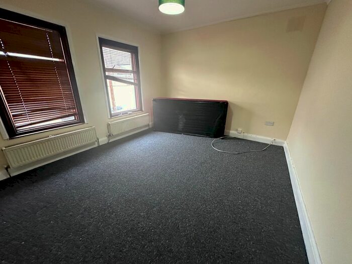 2 Bedroom Flat To Rent In Beverley Road, Southall, UB2