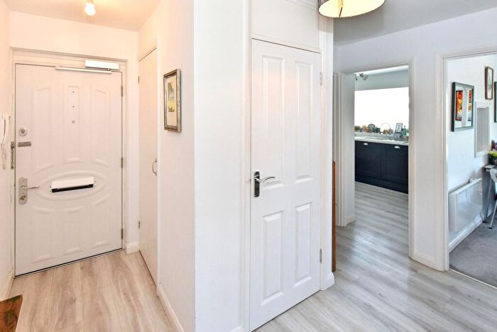 2 Bedroom Flat For Sale In Third Avenue, Cliftonville, CT9 - Photo 5