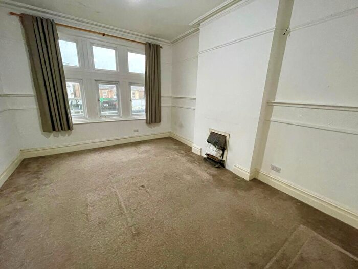 3 Bedroom Flat To Rent In Christchurch Road, BH7