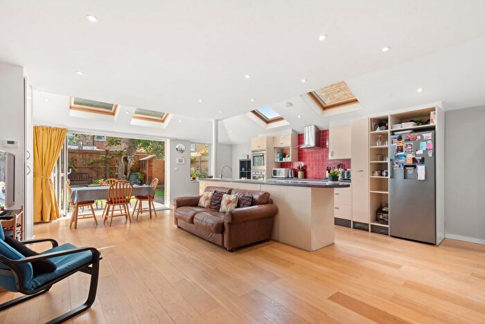5 Bedroom Terraced House For Sale In Cloudesdale Road, SW17