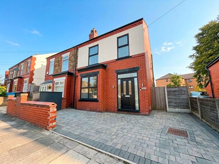 3 Bedroom Semi-Detached House For Sale In Rivington Crescent, Swinton, M27