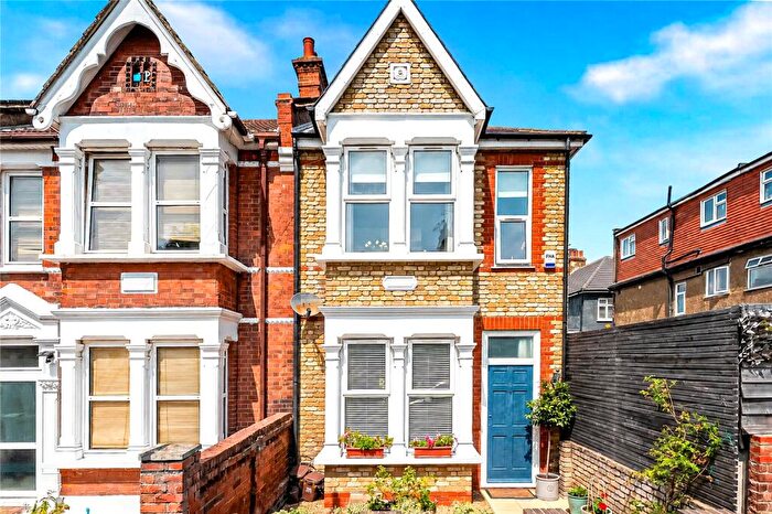 2 Bedroom End Of Terrace House For Sale In Shrubland Road, Walthamstow, London, E17