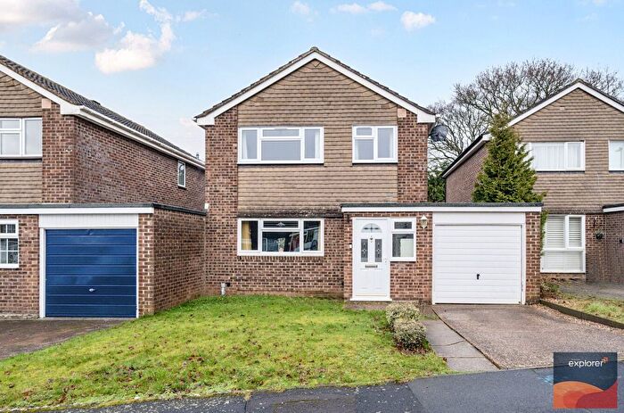 3 Bedroom Link Detached House For Sale In Seagull Close, Basingstoke, RG22