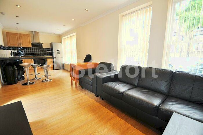3 Bedroom Maisonette To Rent In Warrender Road, London, N19
