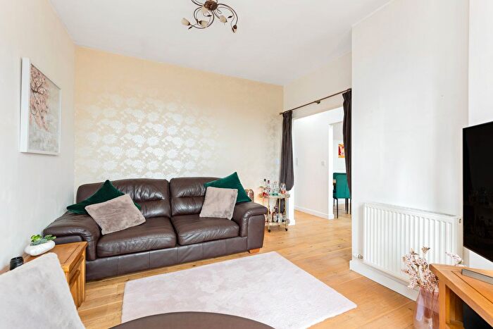 2 Bedroom Cottage For Sale In Station Road, Loanhead, EH20