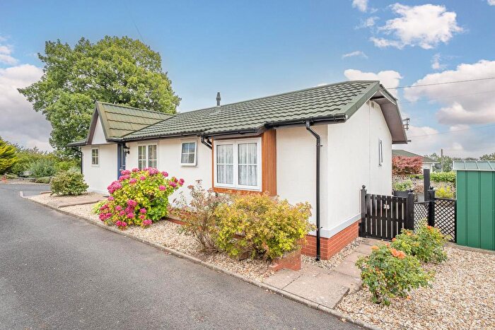 2 Bedroom Park Home For Sale In Earls Ditton Lane, Hopton Wafers, Kidderminster, DY14